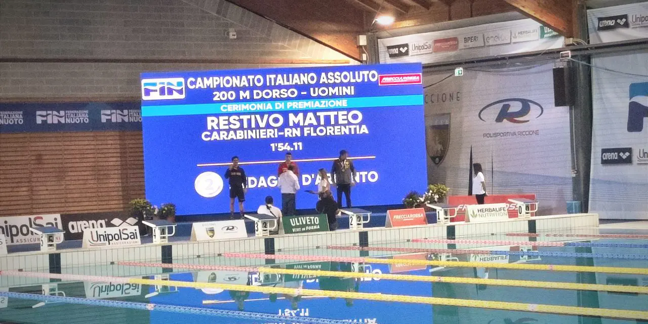 MATTEO RESTIVO ARGENTO AGLI ASSOLUTI DI RICCIONE IN VASCA CORTA