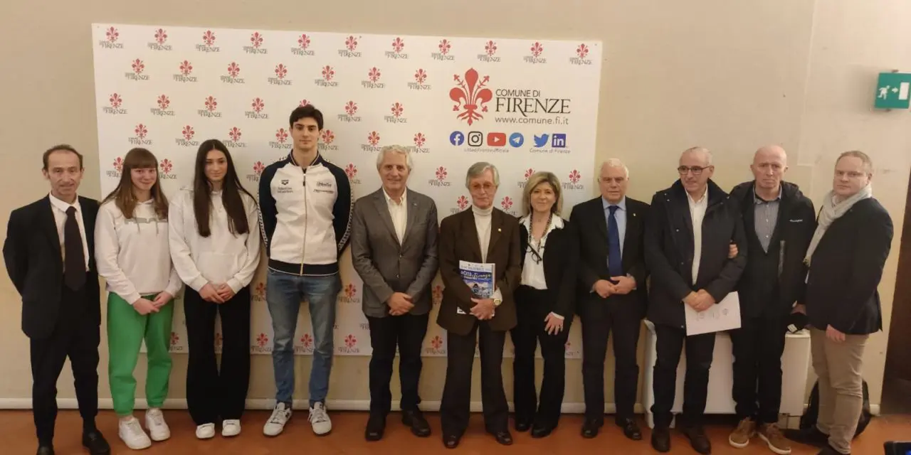 FIRENZE SI TINGE D’AZZURRO, PRESENTATO IN PALAZZO VECCHIO IL TROFEO DI NUOTO CITTA’ DI FIRENZE