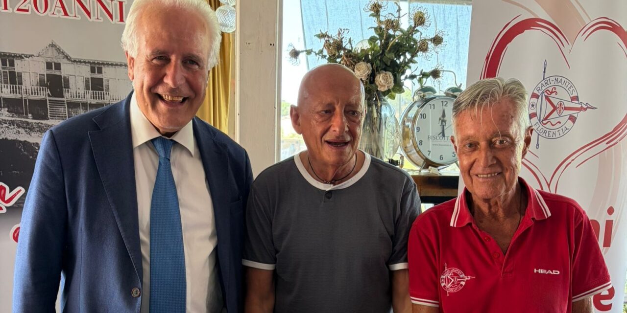 ANDREA PIERI RICEVE IL PREMIO USSI TOSCANA “SPORT & VALORI”: IL GOVERNATORE GIANI E L’ASSESSORA PERINI PREMIANO IL PRESIDENTE DELLA FLORENTIA SULLA TERRAZZA RARINI